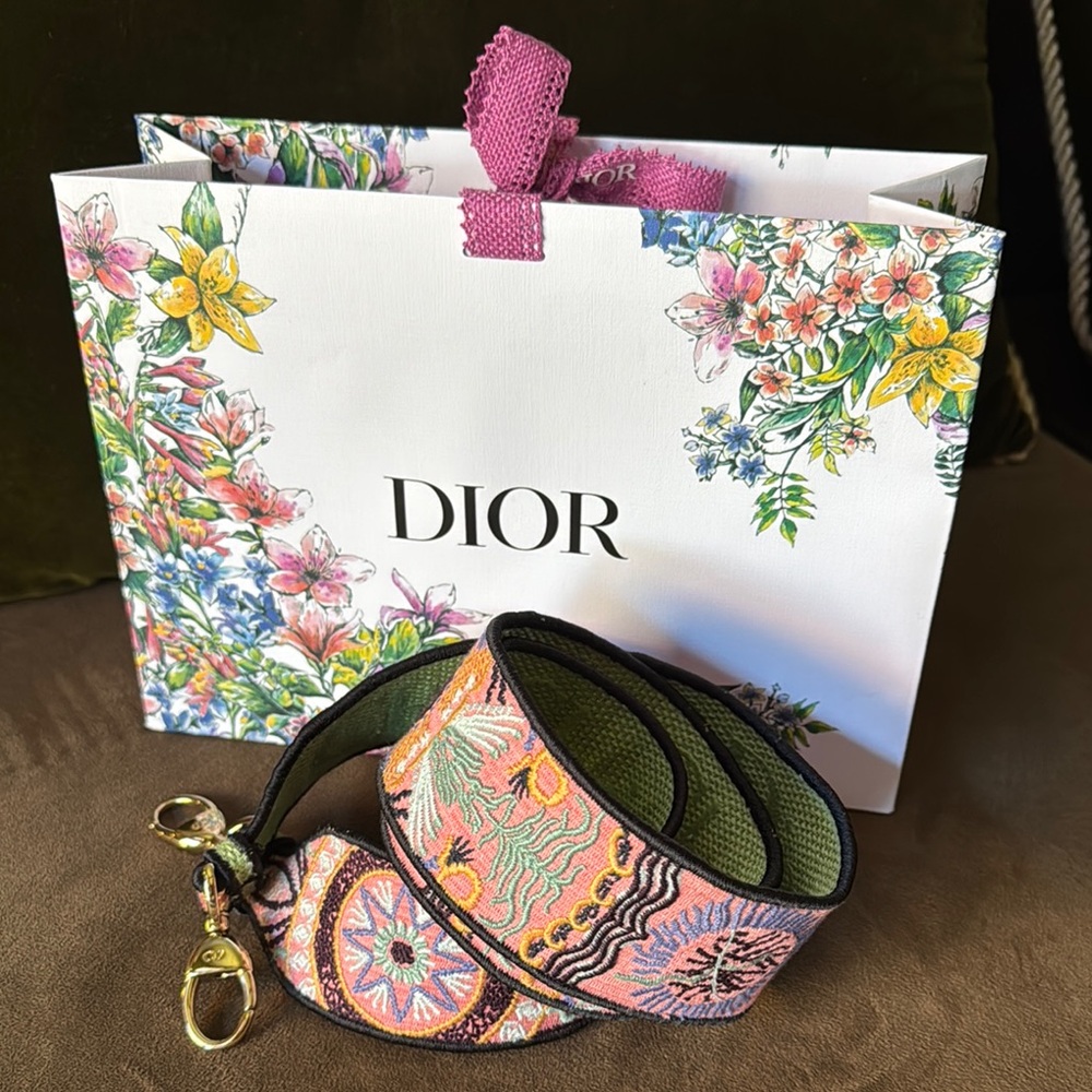 SOLD
Dior Floral Embroidered Strap Gold Hardware Non Adjustable Like New